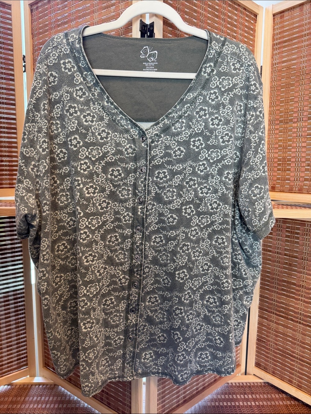 Unlisted Gray Floral Button-Down Top N0327